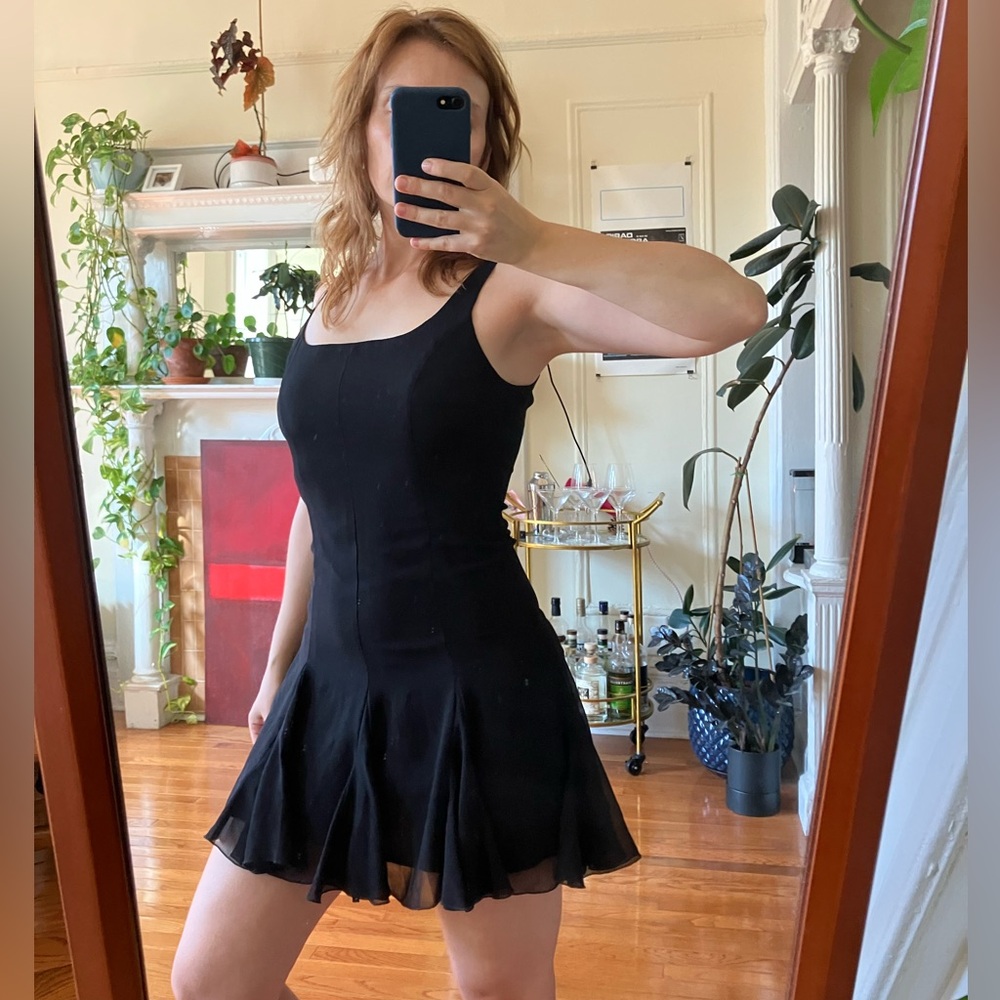 Super cute and flirty Aritzia Sunday Best dress in size XS